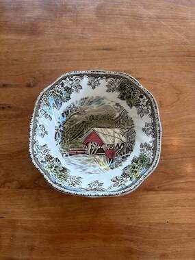 Johnson Bros The Friendly Village 'The‎ Covered Bridge' Fruit/Dessert Bowl